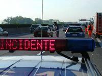 Scontro in A13, tre feriti