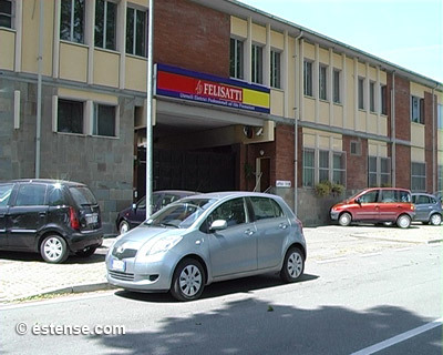 Donna scippata in via del Lavoro