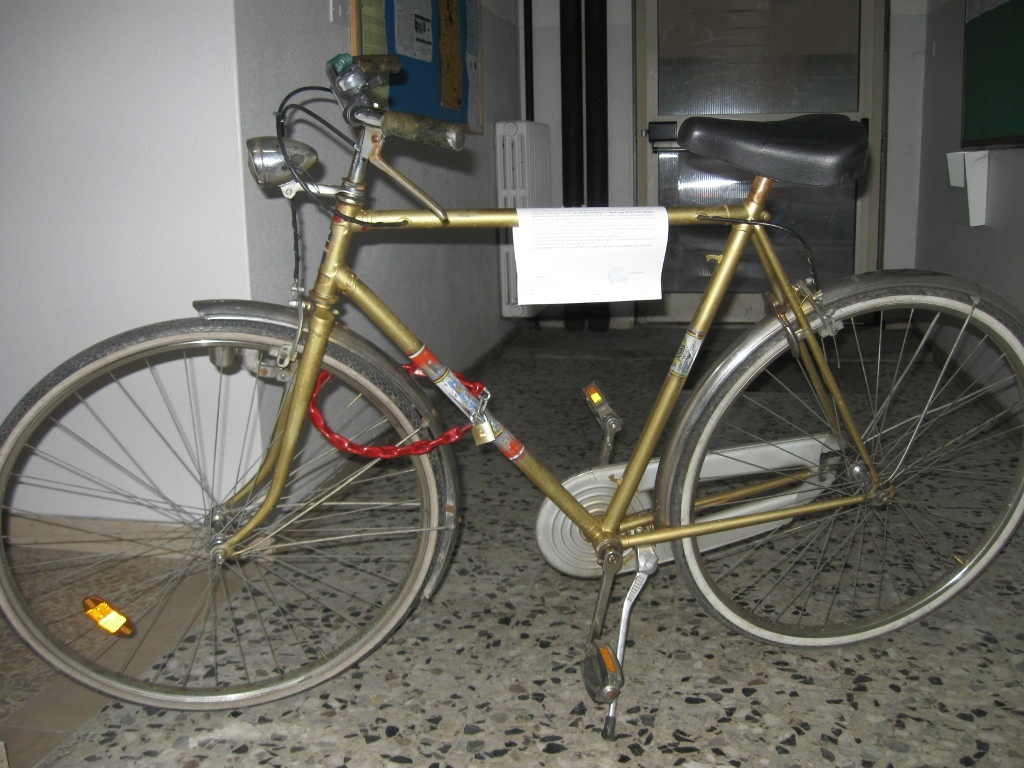 Due bici rubate in attesa di proprietario
