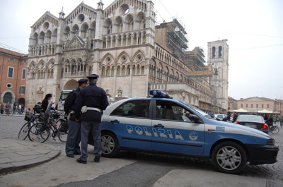 Ladro messo in fuga dai cinesi