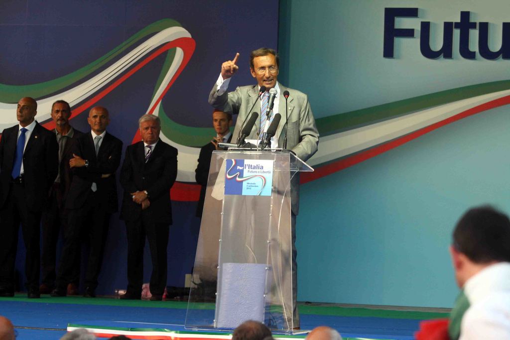 Fini: “Il Pdl non esiste più”