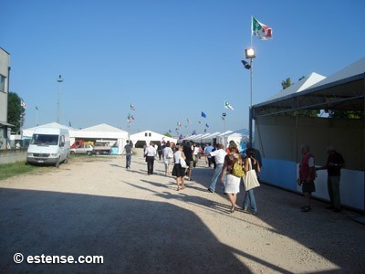 Feste Pd, “altro che volontari”