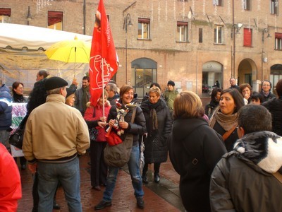 Lavoratori divisi sulle aperture domenicali
