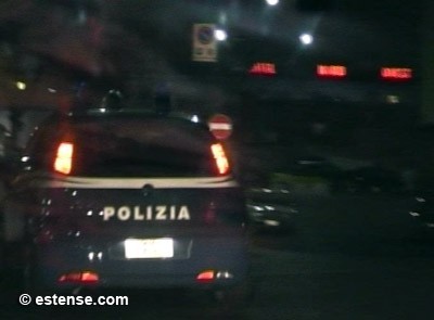 Mette in fuga i ladri con l’astuzia