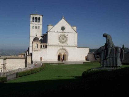 Turismo siti Unesco. Assisi_Basilica_DSCF0934_low