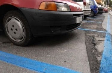 Rendine ‘iena’ contro i parcheggi blu