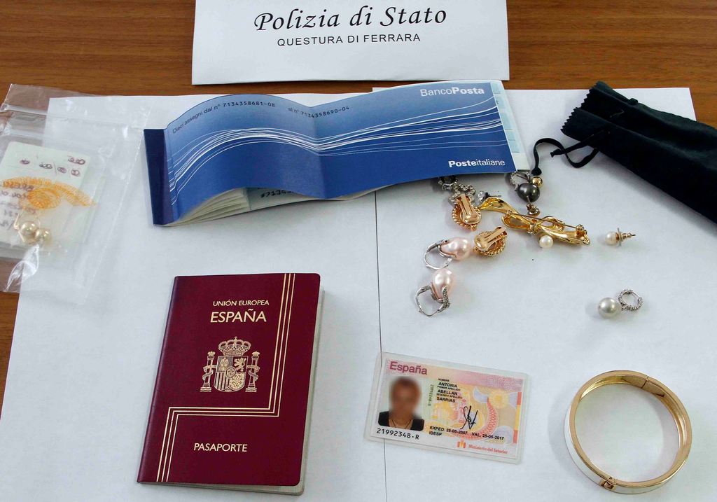 Piazzava gioielli pagati con assegni a vuoto