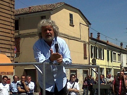 Grillo, comizio con boicottaggio
