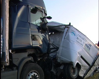 Morirono schiacciati dal tir, condannato l’autista