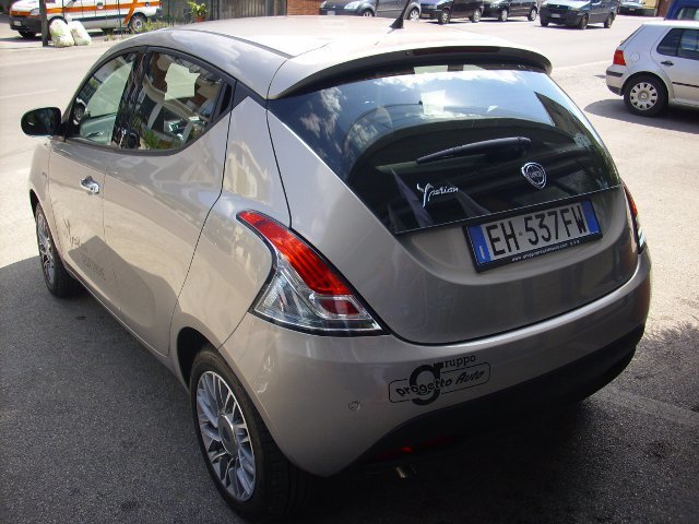 Nuova Ypsilon, piace alla gente che piace