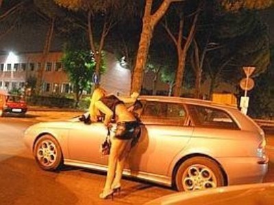 Sequestrarono ragazza 19enne, ora si apre il processo