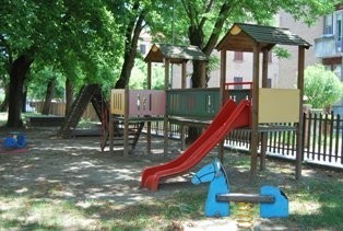 Scuole, braccio di ferro sulle esternalizzazioni