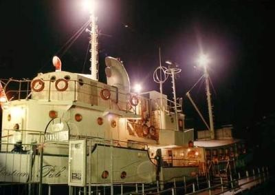 Psicosi terremoto, al pub col trolley