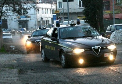 Frode auto di lusso, gli arrestati non rispondono