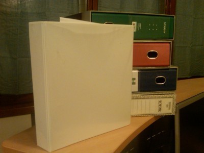 Pratica ferma da anni, querela il geometra