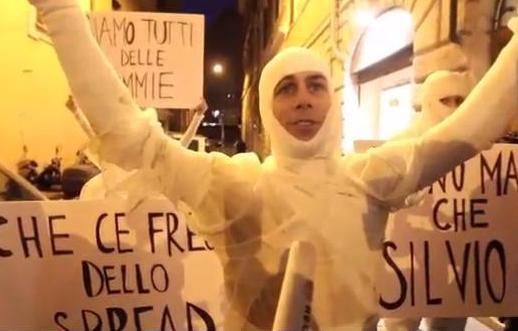 L’Alieno si fa mummia per Berlusconi