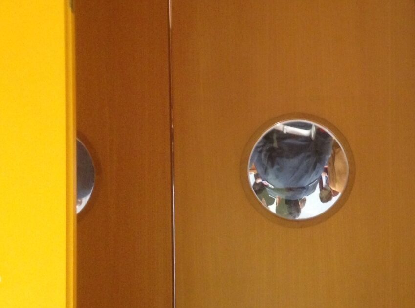 Strangolò la moglie per gelosia, condannato a 20 anni