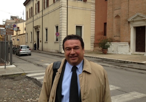 “Anziché decorarlo, lo processano”