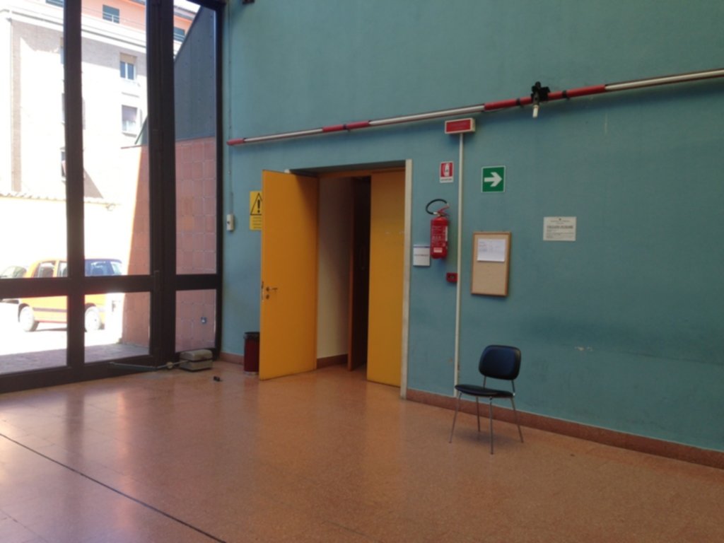 Il vicino-stalker lo costringe a cambiare casa