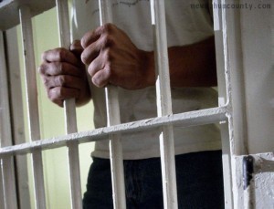 Lettere dal carcere alla sua bella, lo denuncia per molestie