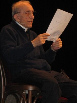 Don Gallo dal palco del De Micheli