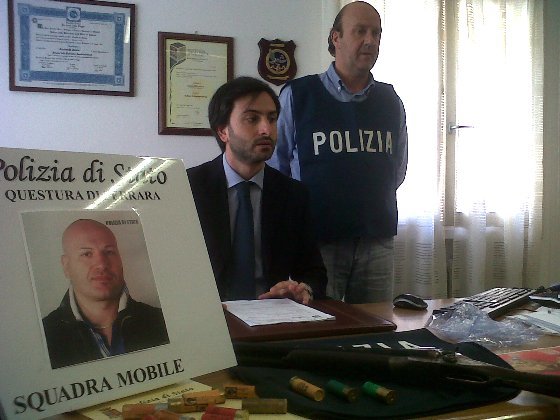 Arrestato gestore di bar per spaccio, in casa una lupara