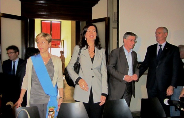 Sisma. Laura Boldrini accanto agli “eroi del quotidiano”