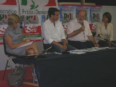 Consigliere Pd riconsegna la tessera