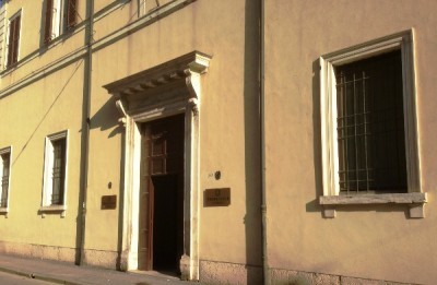 Spy story aziendale, condannata farmacista