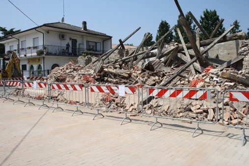 Crollo al mercato, indaga la procura