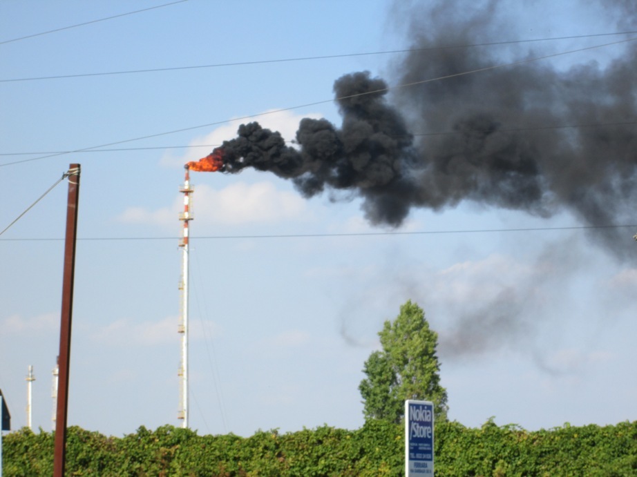 Guasto alla turbogas, nube sul petrolchimico