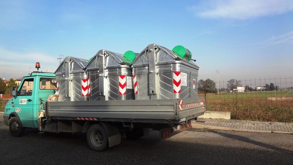 Prima posa dei nuovi cassonetti con calotta