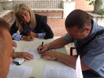 La firma della cessione dei diritti d'autore