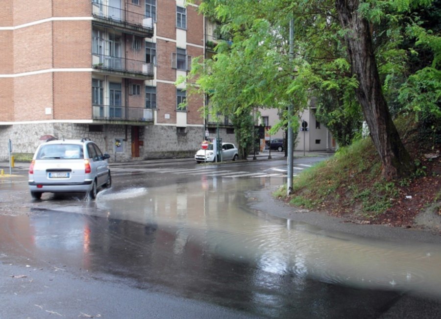 Basta un po’ d’acqua per fare grandi pozzanghere