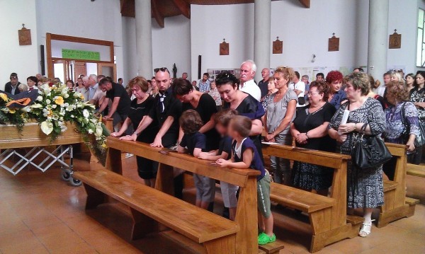 L’addio a Corà, “ora correrai tra le stelle”