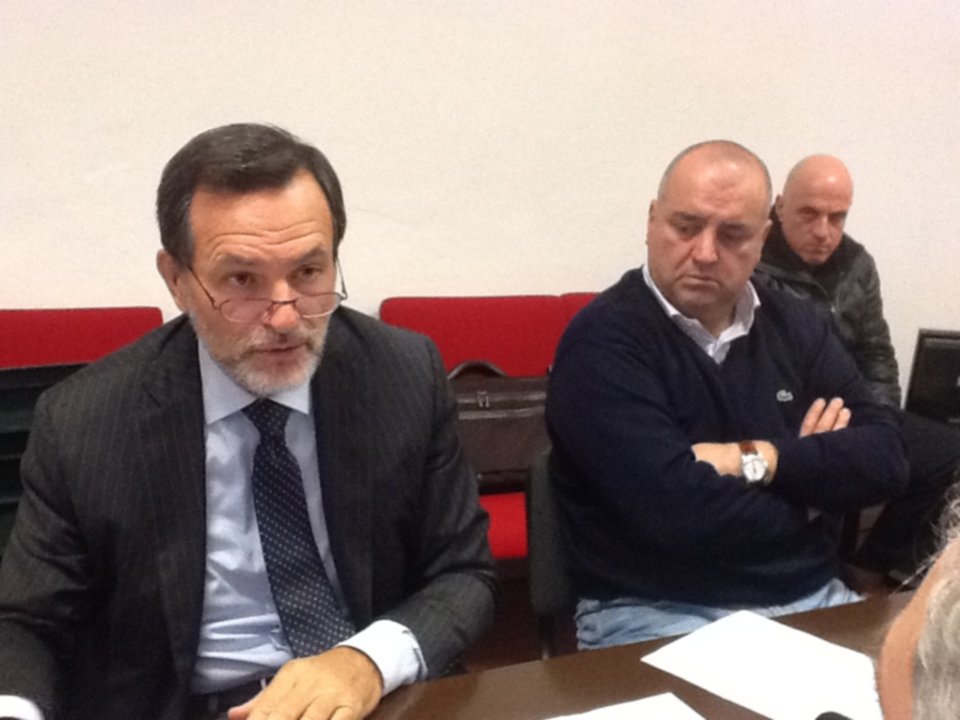 Fdi: “La sinistra oscura i simboli cristiani”. Ma in una cappella sconsacrata e per riti laici