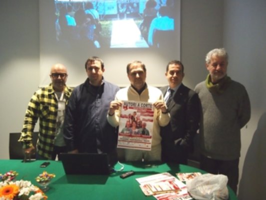 Autori a Corte si addobba per Natale