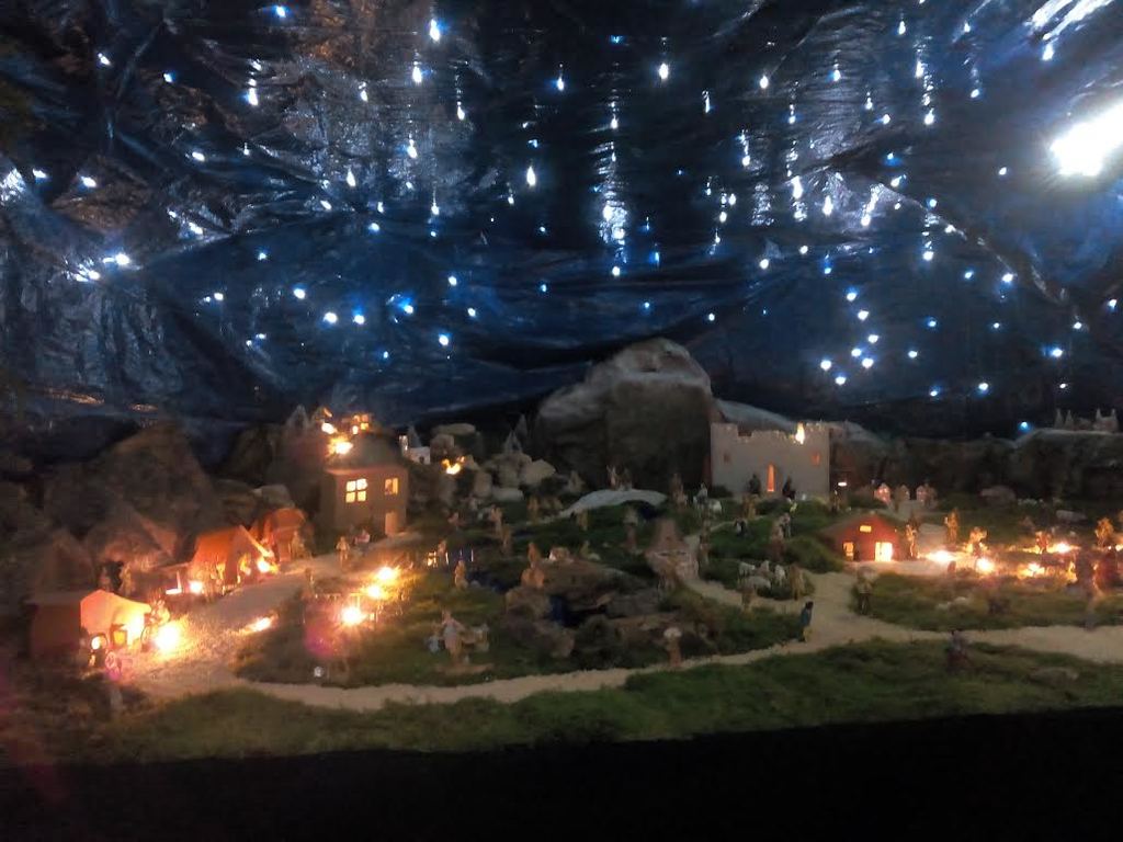 Un presepe dei carabinieri per gli auguri alla città