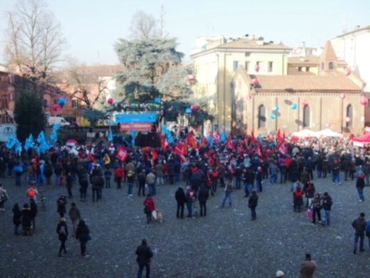 Sciopero generale, la carica dei tremila