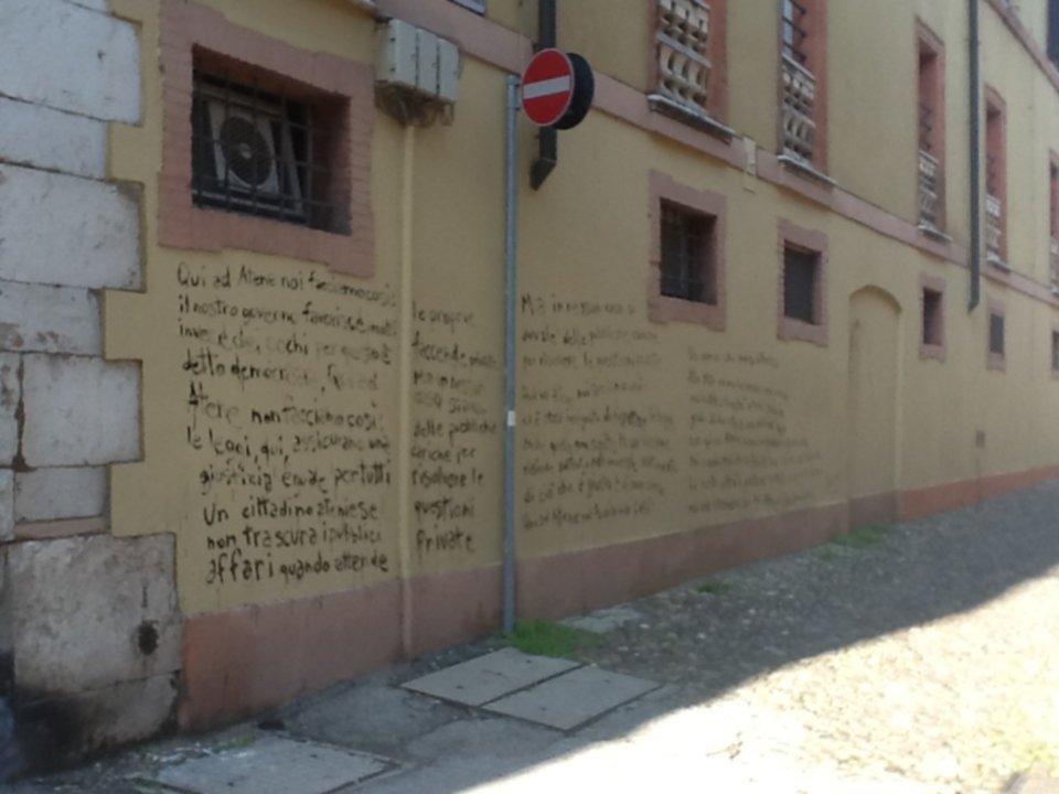 Pericle sul muro: vandalismo o provocazione?