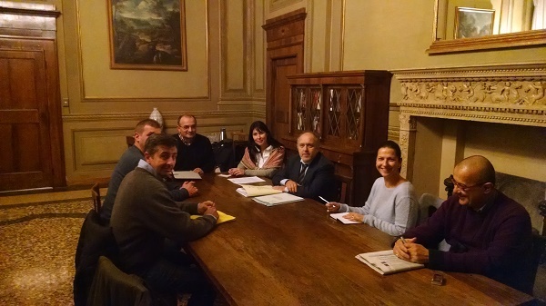 Le esternalizzazioni slittano al 2016