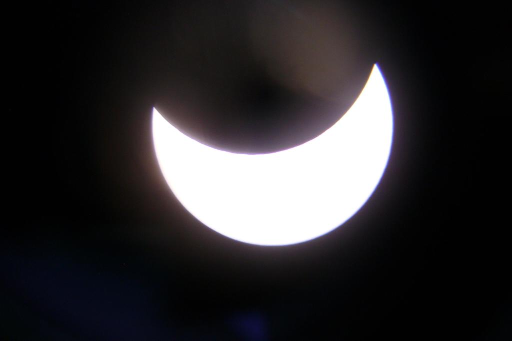 Una mattinata con chi guarda l’eclissi e parla di stelle