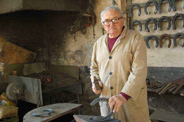 E’ ferrarese il più vecchio maniscalco d’Italia