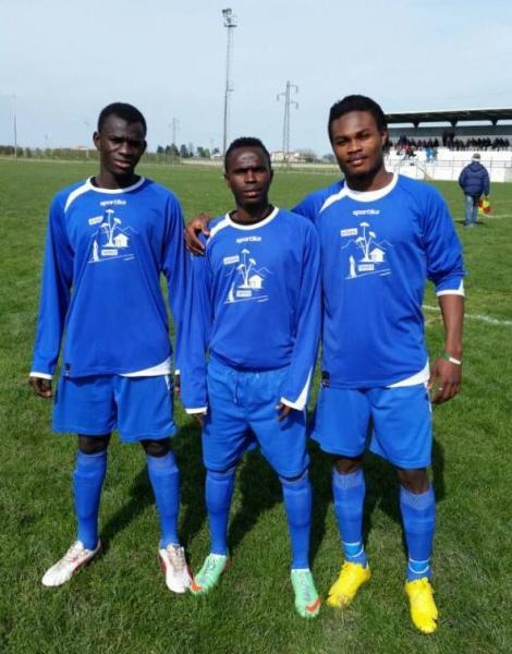 “Negro di m…”, insulti razzisti a calcio, scuse e versioni diverse