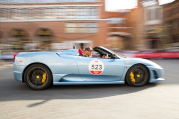 Ferrara si tinge di rosso con la Mille Miglia