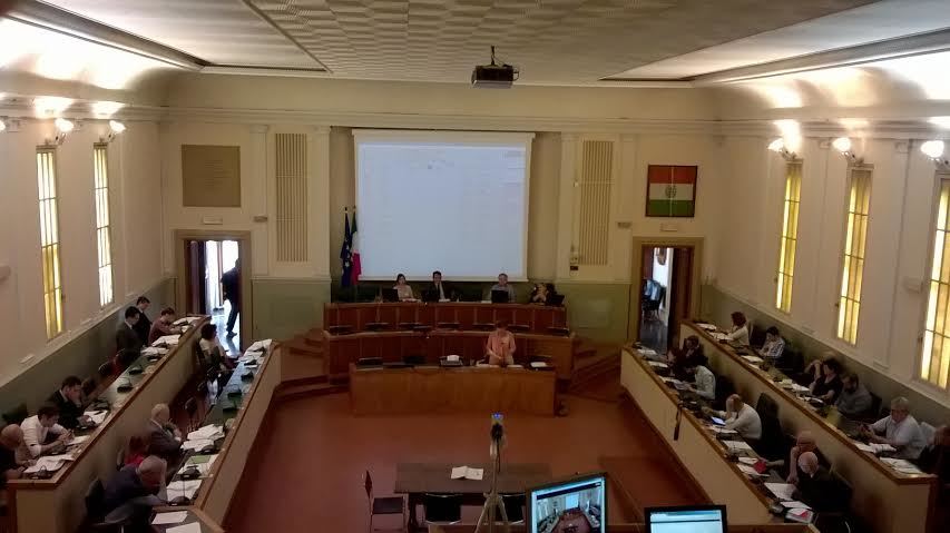 Il consiglio boccia la revoca dello status di rifugiato a chi delinque