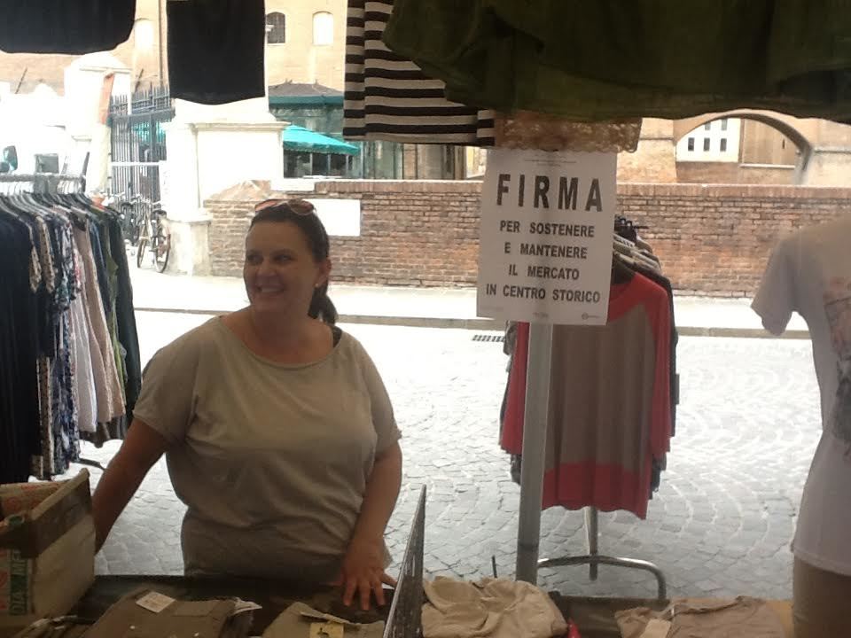 Migliaia di firme contro lo spostamento del mercato