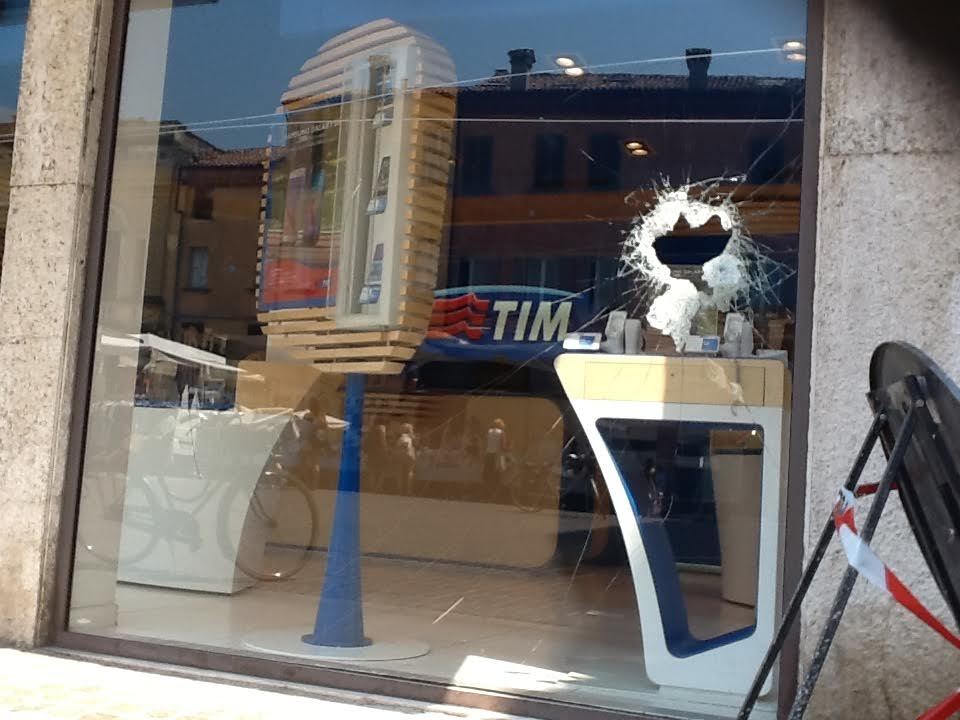 Spaccata nella notte alla Tim di Trento-Trieste