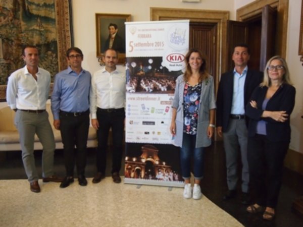 Street Dinner, non chiamatela cena in bianco