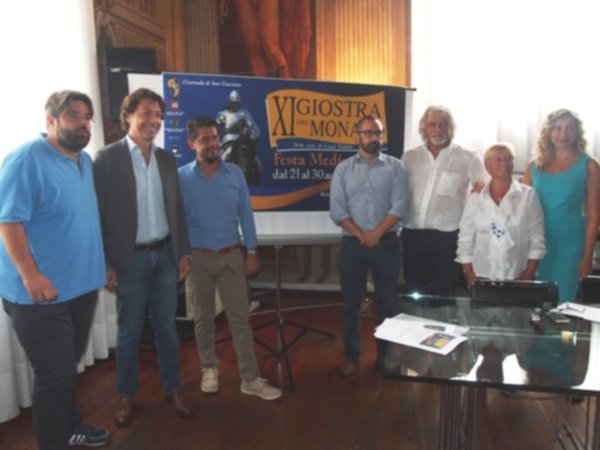 Ferrara catapultata nel medioevo